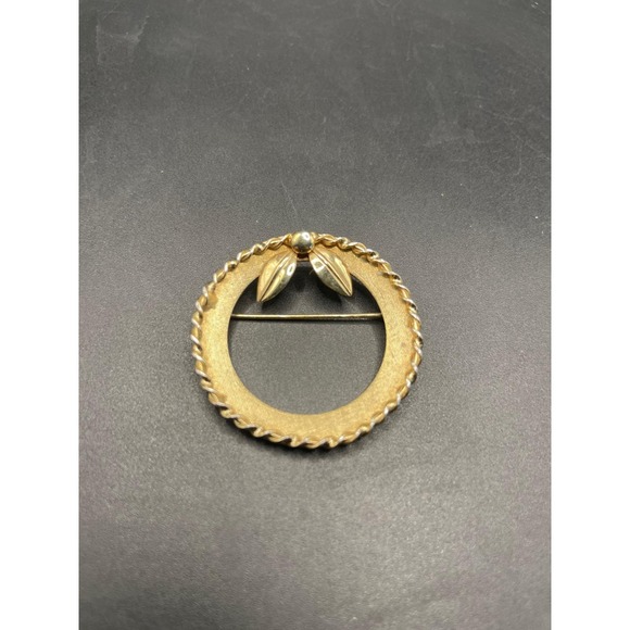 Catamore Jewelry - Vintage Catamore 1/20 12K Gold Filled Wreath Circle Brooch Pin Gold Tone Leaf